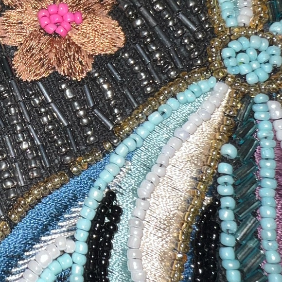 America and beyond crossbody tote is a
perfect addition to your collection. 💕 - Picture 6 of 9